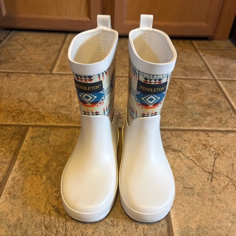 NWOT Pendleton kids Pilot Rock Mid Boots sz 11/12